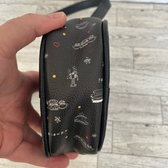 Friends Central Perk Purse Crossbody Bag TV Show Black‎ Danielle Nicole DANI - Picture 3 of 7